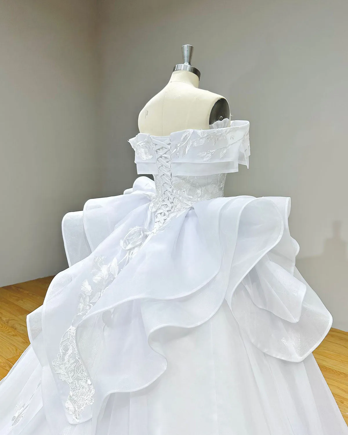 Gorgeous Ball Gown Wedding Dress Sweetheart Neck Corset Back Luxury