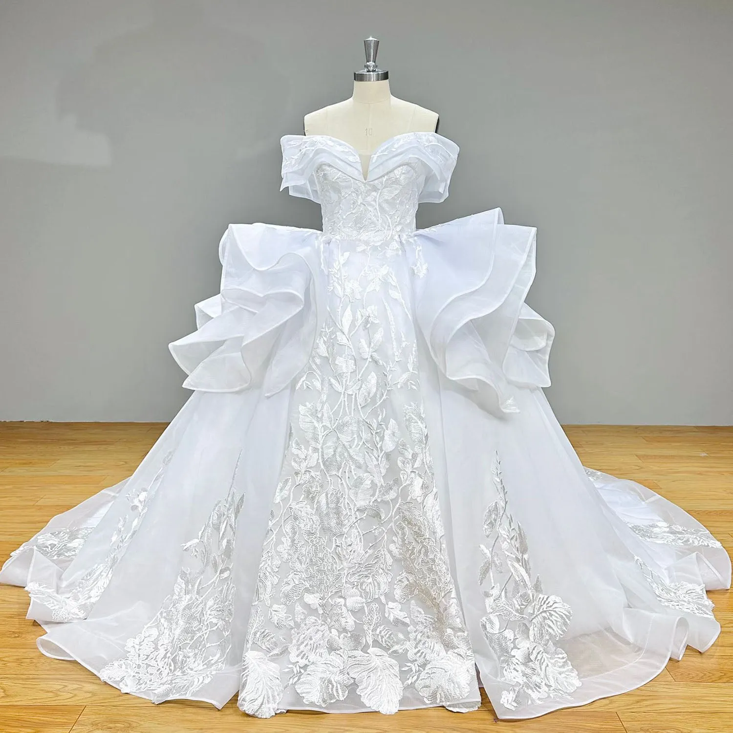 Gorgeous Ball Gown Wedding Dress Sweetheart Neck Corset Back Luxury