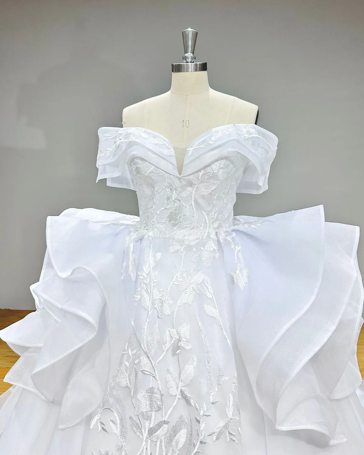 Gorgeous Ball Gown Wedding Dress Sweetheart Neck Corset Back Luxury