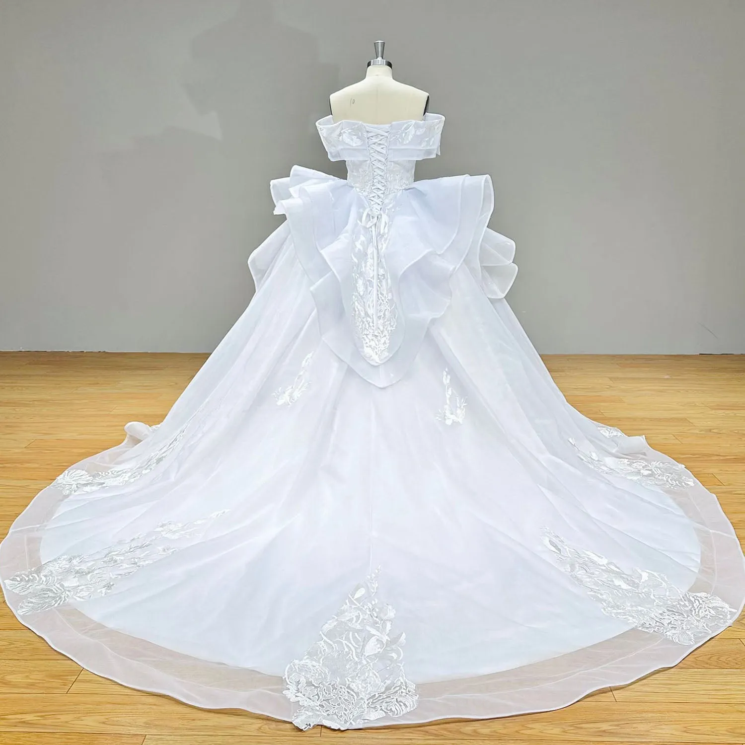 Gorgeous Ball Gown Wedding Dress Sweetheart Neck Corset Back Luxury