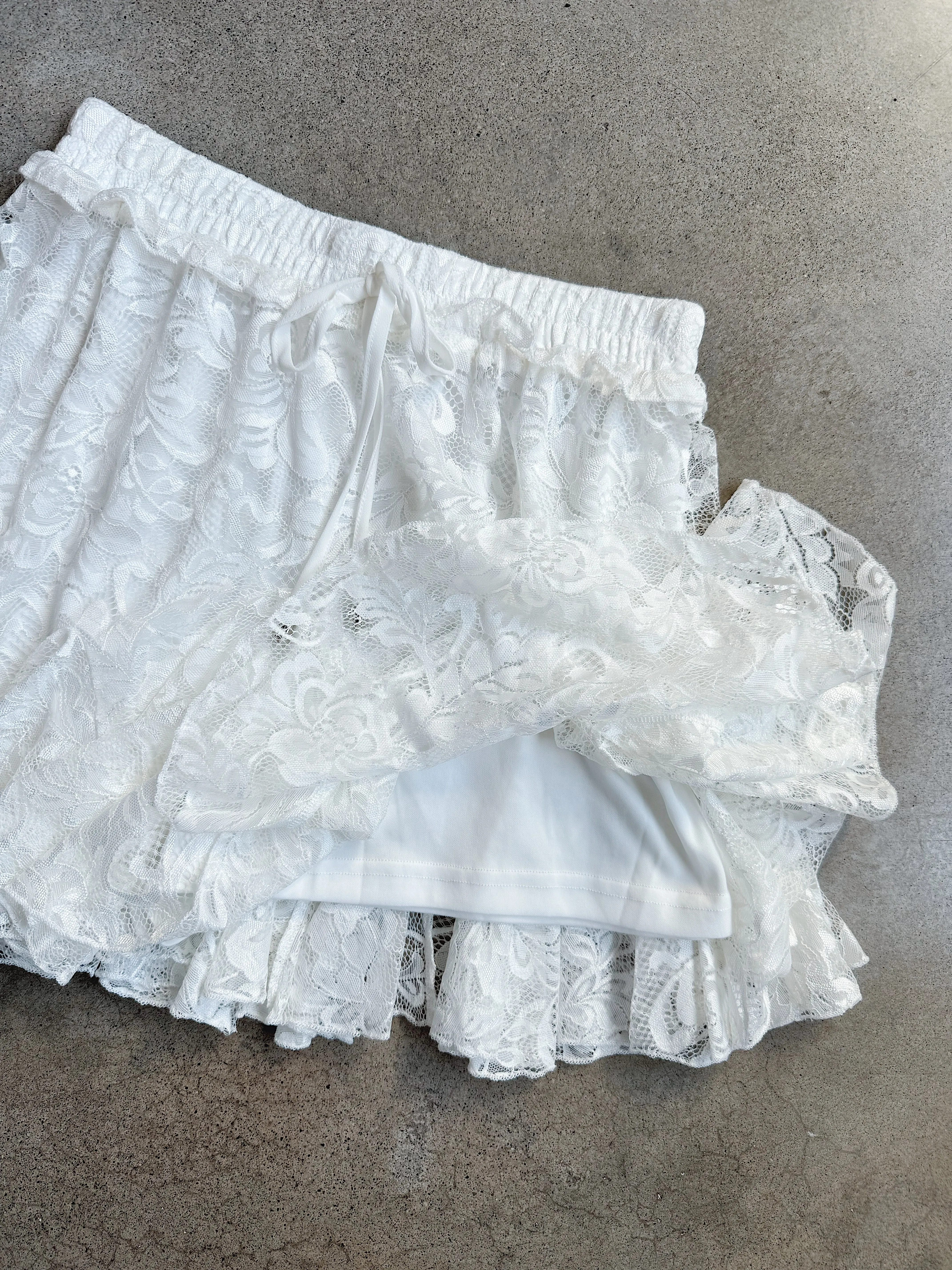 White Lace Ruffle Mini Skirt (M)