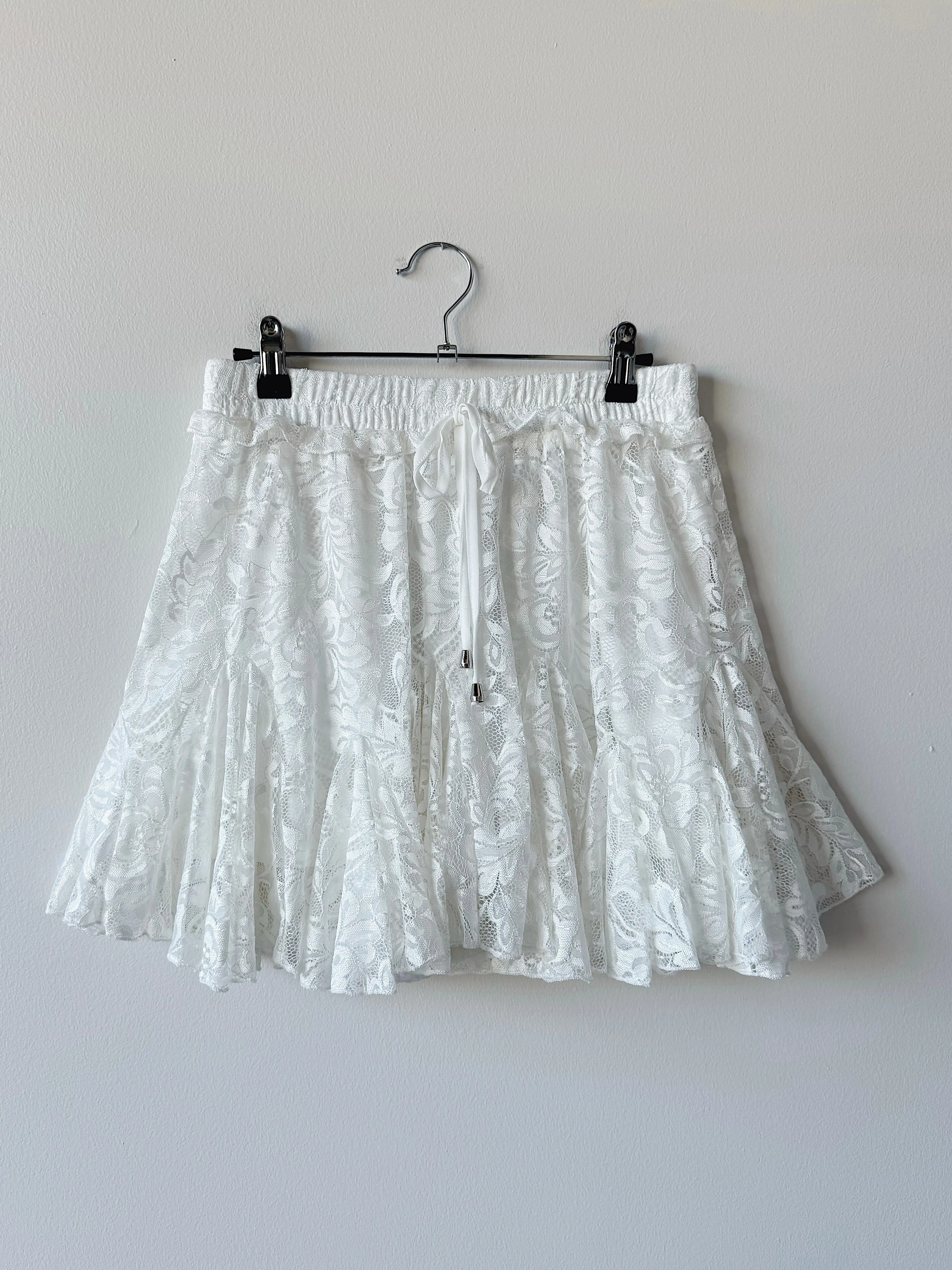 White Lace Ruffle Mini Skirt (M)