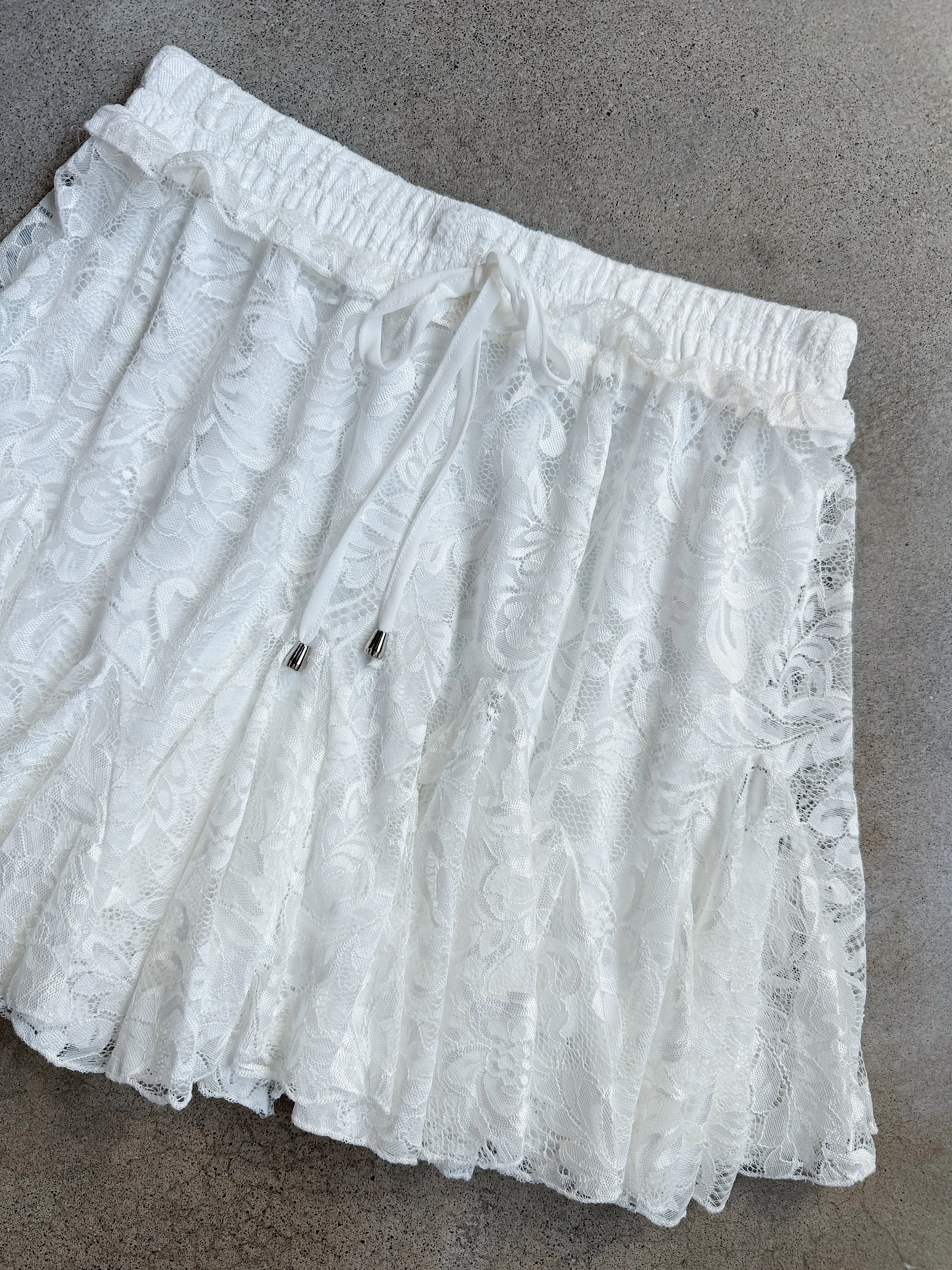 White Lace Ruffle Mini Skirt (M)